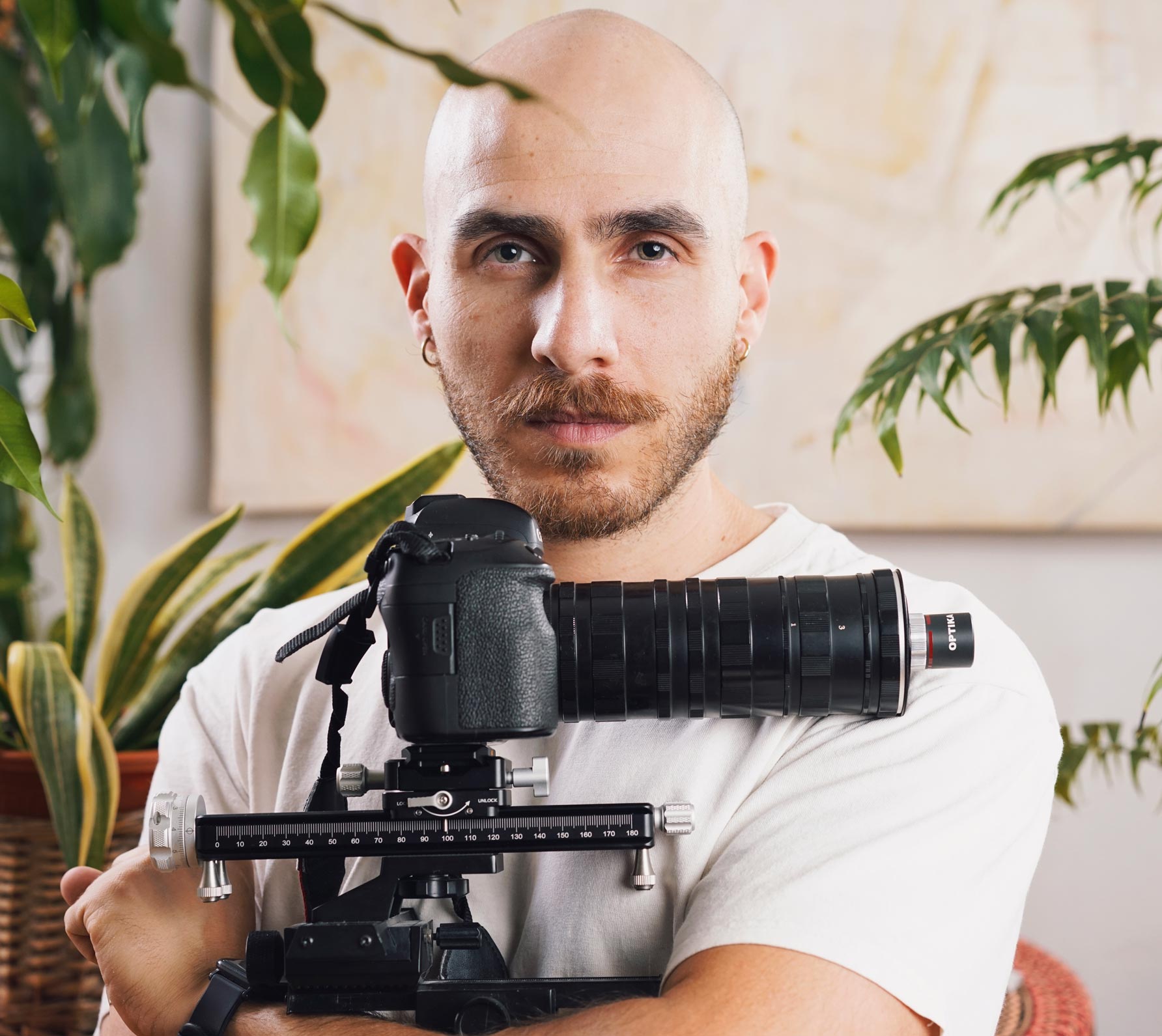 Retrato de Máher Fahim Fernández - Biólogo y Especialista en Imagen Científica